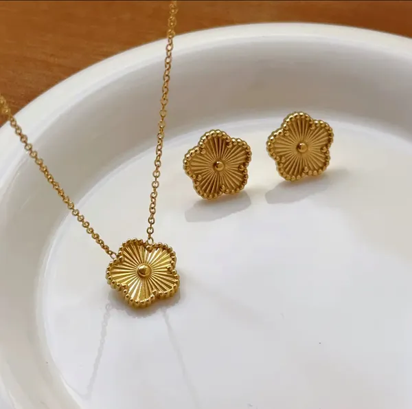 Golden_Stainless_Steel_And_Hypoallergenic_Coating_Jewelry_Set_For_Women